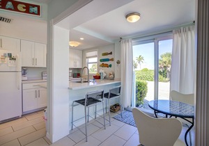 Beach View 1 bedroom, 1 bathroom duplex cottage on the beach.