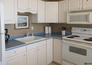 Beachfront Condo At Bargain Price! Resort Heated Pool! Tennis Courts! Million Dollar View!