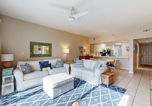 Beachfront condo with 2 beach chairs included & pickleball - short walk to dining
