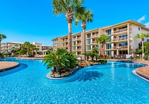 Beachfront condo with 2 beach chairs included & pickleball - short walk to dining