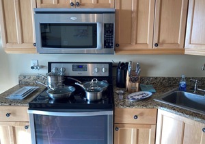 Beachfront, fantastic views, 11th floor, WiFi, super clean, read our reviews!