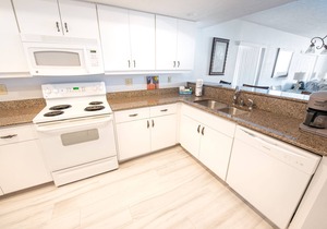 Beachfront Vacation Rental, Well Maintained & Decorated, Steps To The Beach.
