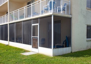 Beachfront Vacation Rental, Well Maintained & Decorated, Steps To The Beach.