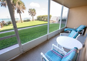 Beachfront Vacation Rental, 2 bedroom, 2 bath Condo, Steps To The Beach