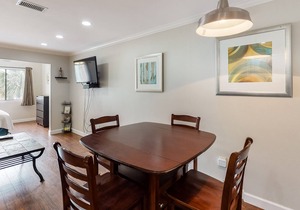 Beachy & Elegant Studio!, Beach Chairs & Umbrella! Groups Welcome!