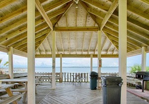 Beachy & Elegant Studio!, Beach Chairs & Umbrella! Groups Welcome!