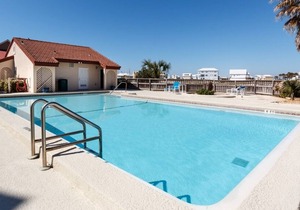 Beachy & Elegant Studio!, Beach Chairs & Umbrella! Groups Welcome!