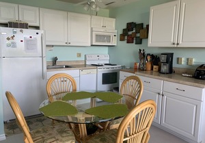 Beautiful 7th Floor Views - Private Beach!