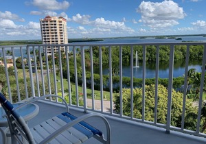 Beautiful 7th Floor Views - Private Beach!