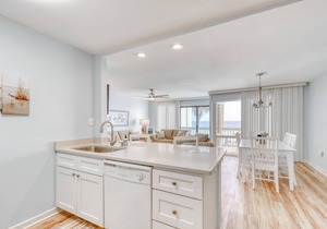 Beautiful beachfront condo with shared pool/hot tub and beach access
