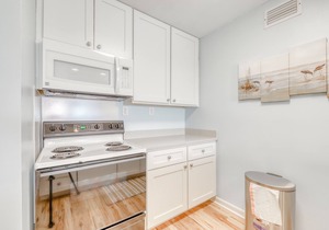 Beautiful beachfront condo with shared pool/hot tub and beach access