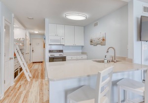 Beautiful beachfront condo with shared pool/hot tub and beach access