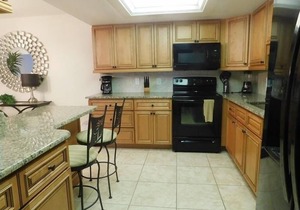 Beautiful Beachfront condo with Gulf View FALL SPECIAL 20% OFF ANY RES TIL 10/31