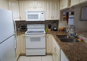 Beautiful beachfront couples retreat #202 - Special building reno Pricing