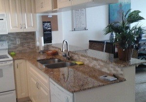 Beautiful beachfront couples retreat #202 - Special building reno Pricing
