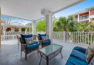 Beautiful condo w/shared pool & hot tub, private W/D - near the beach