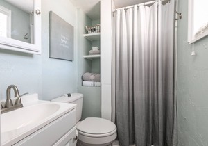 Beautiful Cozy Cottage Apartment Close to Downtown!