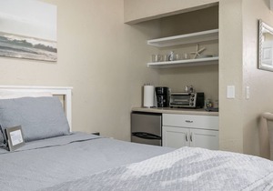 Beautiful Cozy Cottage Apartment Close to Downtown!