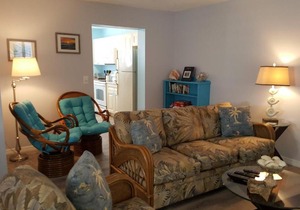 Beautiful Seashell Condo with Pool