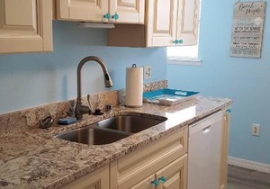 Beautiful Seashell Condo with Pool