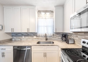 Beautiful Soundfront Condo w/Free WiFi, Sound Views, AC, W/D, & Shared Pool