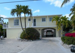 Beautiful Venetian Shores, Cozy home, Heated pool, Tiki, Boat Lift, Fish & Dive.