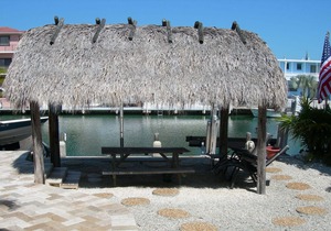 Beautiful Venetian Shores, Cozy home, Heated pool, Tiki, Boat Lift, Fish & Dive.