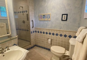 Beautiful Venetian Shores Waterfront 4 bedroom Home away from Home!