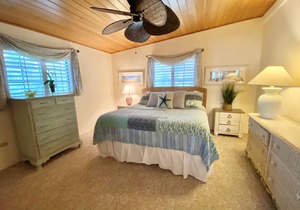 Beautiful Venetian Shores Waterfront 4 bedroom Home away from Home!