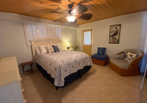 Beautiful Venetian Shores Waterfront 4 bedroom Home away from Home!
