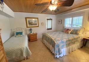 Beautiful Venetian Shores Waterfront 4 bedroom Home away from Home!