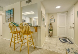 Belleair Beach Beauty! Very Quiet Complex with Pool! 30 Day Minimum Stay.