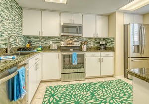 Belleair Beach Beauty! Very Quiet Complex with Pool! 30 Day Minimum Stay.