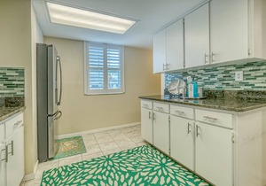 Belleair Beach Beauty! Very Quiet Complex with Pool! 30 Day Minimum Stay.