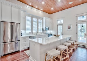 Book a Fall Getaway Today! Forest District! Low-Speed Vehicle! Private Pool! Bike to Seaside!
