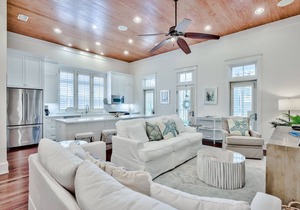 Book a Fall Getaway Today! Forest District! Low-Speed Vehicle! Private Pool! Bike to Seaside!