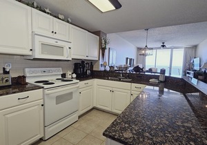 Bristol 1405 Beach Club-Direct Gulf View-Right On The Beach-Pool/Hot Tub-WiFi!