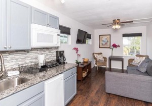 CASA TRANQUILA - 3 bed 2 bath upper story apartment