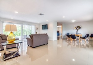 Casablanca Luxury Home Sleeps 16 - 5BR 3BTH