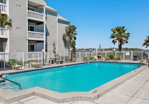 Casual condo with shared pool, partial bay view, washer/dryer, & high-speed WiFi