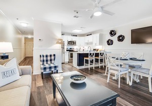 Charming condo near the beach, with community pools and hot tub