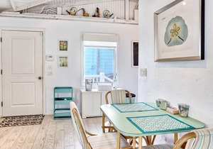 Charming Duggers Tropical Village Cottage