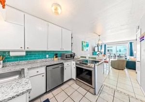 Charming Harbor House 2bd 2ba Heated Pool Beach & Ocean View Balcony