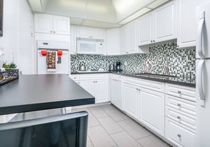 Charming High-Floor Condo at The Tides - CS54