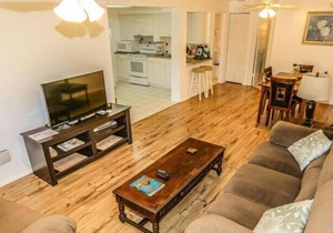 Charming home, centrally located to town + beach