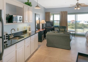 Charming Studio for 2, Pool Views, Next to Alys + Free Attraction Tickets!