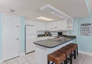 Chateaux 402 - GULF FRONT Condo - Vacation Dreams