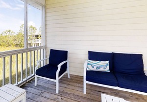 Cheerful home with screened porch & decks - walk to the beach & pool, tennis
