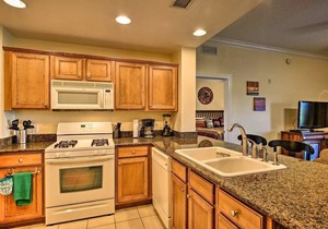 Chic Disney Condo w/ Balcony & Resort Pool Access!