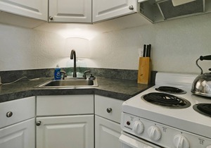 Clean & Cozy Stay - King Bed, Pool, Close to Beach